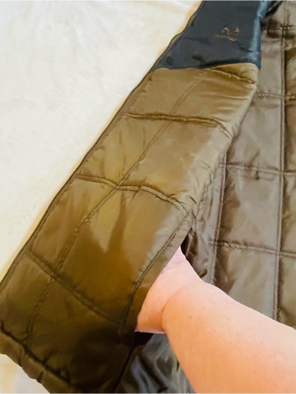 Realtree Men's Camo XXL Puffer Reversible Vest - Brown/Green/Black Broken Zipper - Picture 8 of 16